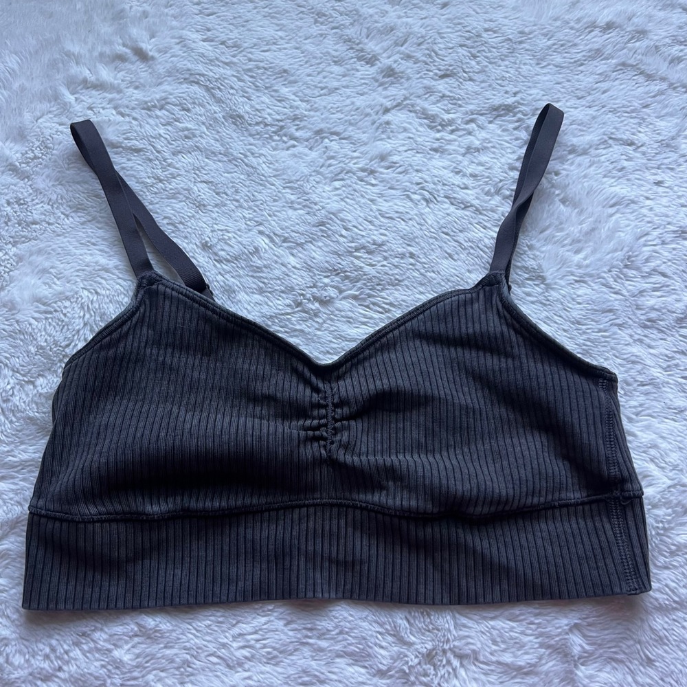 OFFLINE by Aerie Recharge Ribbed V-Neck Sports Bra Gray M Athleisure Gym Workout